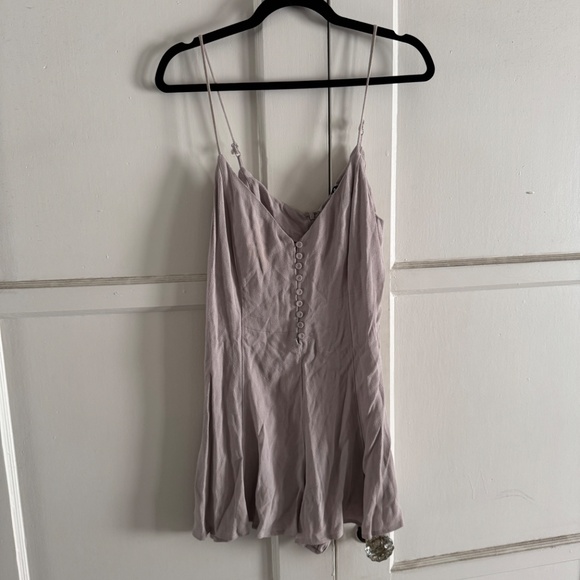 Worn Once Lulu's Effortlessly Grey Romper - Picture 5 of 6